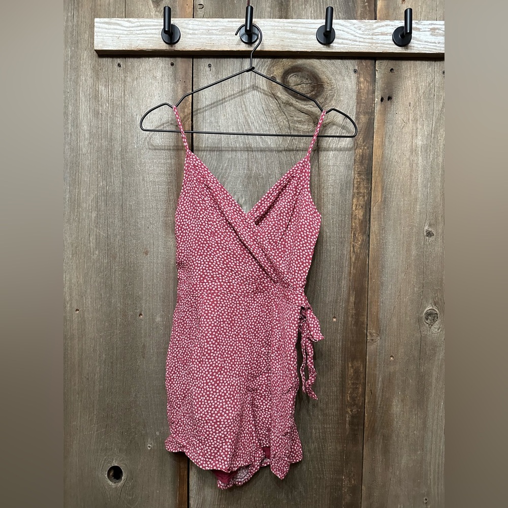 Abercrombie & Fitch Floral Wrap Cami Romper in Wine Red Size Small Women’s